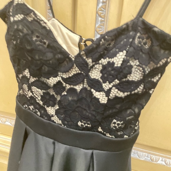 Papaya Dresses & Skirts - Black lace dress. Excellent condition.